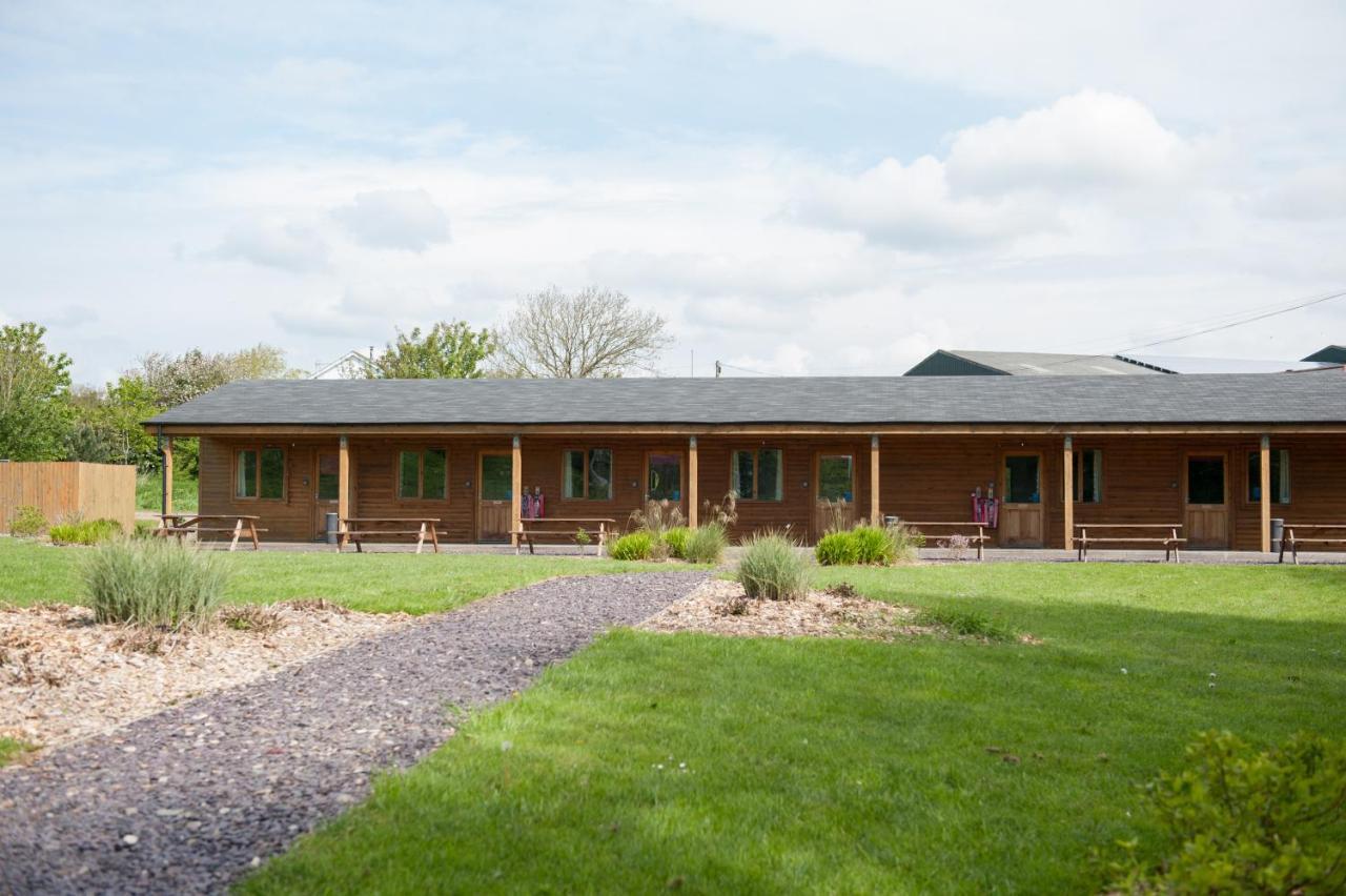 Cowbridge Cabins Exterior photo